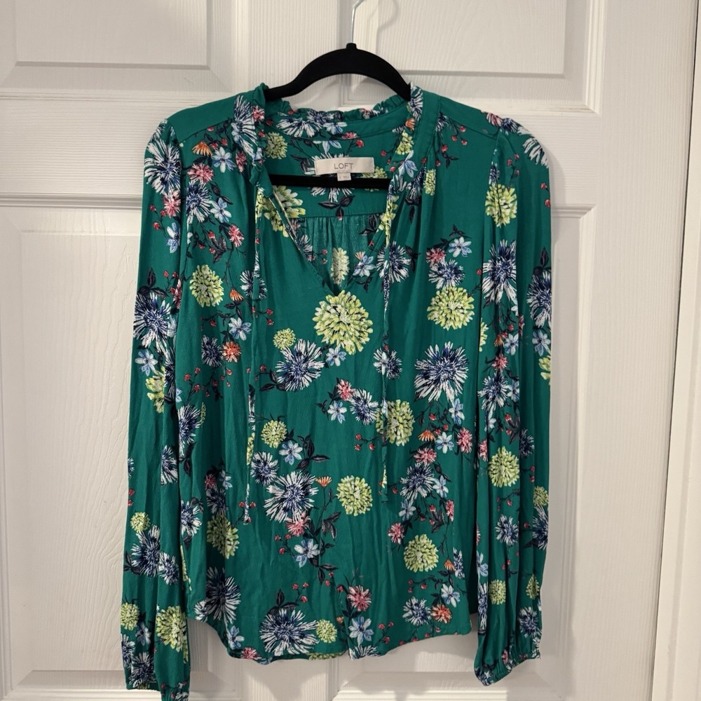 Loft Green Floral V Neck Blouse‎ top size S Long Sleeve Boho Flowey Tunic